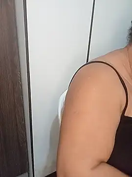 Ravena2290 online show from April 2026 04:01:01 PM