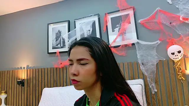 luna roja25 online show from October 2025 01:48:02 PM