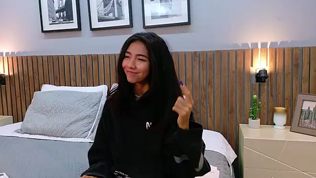 luna roja25 online show from February 2026 01:27:01 PM