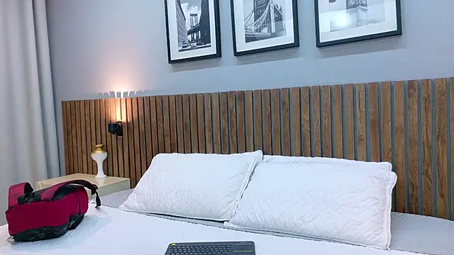 luna roja25 online show from February 2026 02:43:01 PM