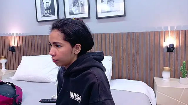 luna roja25 online show from March 2026 12:33:02 PM