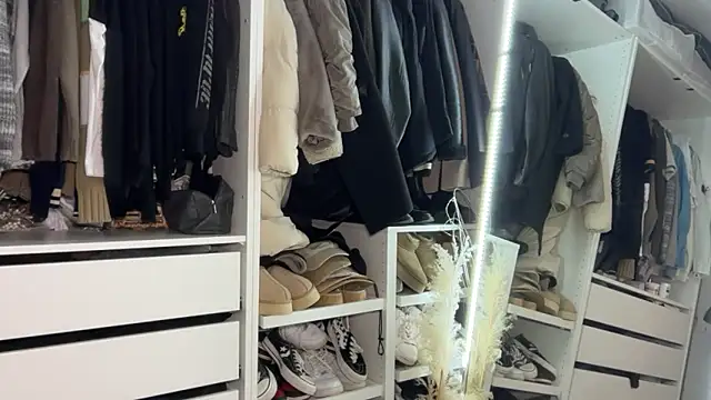 KayleeBella online show from November 2025 06:52:02 PM