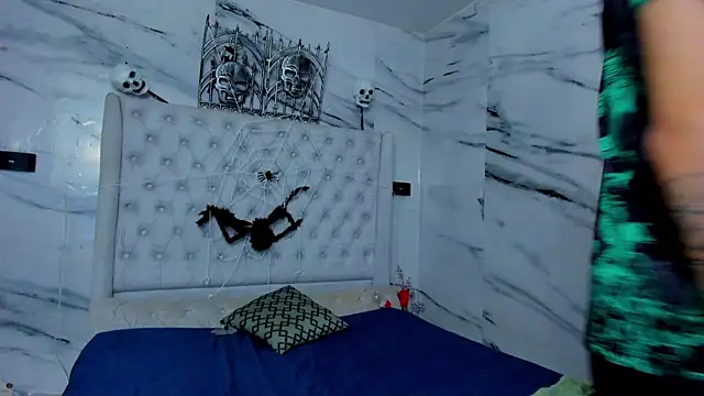 Snapshot of Ari_and_Storm chatting on November 2025 06:52:02 PM Ari and Storm online show from November 2025 06:52:02 PM