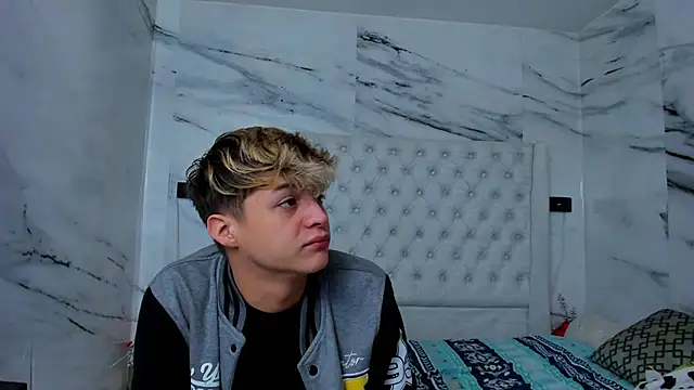 Snapshot of Ari_and_Storm chatting on November 2025 01:28:02 PM Ari and Storm online show from November 2025 01:28:02 PM