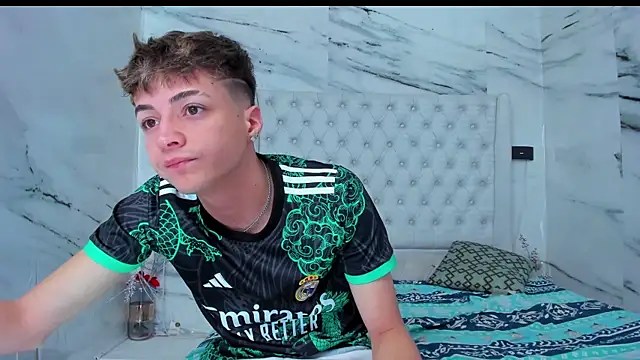 Snapshot of Ari_and_Storm chatting on November 2025 01:10:02 PM Ari and Storm online show from November 2025 01:10:02 PM