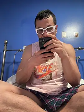 Snapshot of stevo170t chatting on April 2026 02:04:02 AM stevo170t online show from April 2026 02:04:02 AM