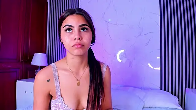 Snapshot of KimberlyLoren chatting on October 2025 09:13:01 PM KimberlyLoren online show from October 2025 09:13:01 PM