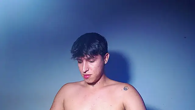 rowanbigboy23 online show from April 2026 07:14:01 AM