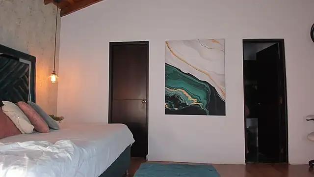 Sofi Moreno online show from October 2025 12:15:01 PM