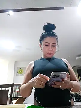 mia mancinii online show from December 2025 01:01:02 AM