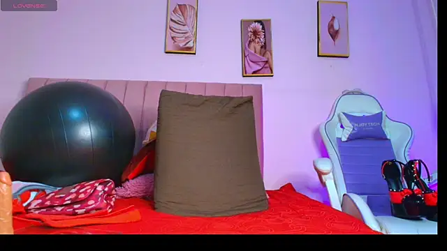 Rose Nichols online show from February 2026 07:35:01 PM