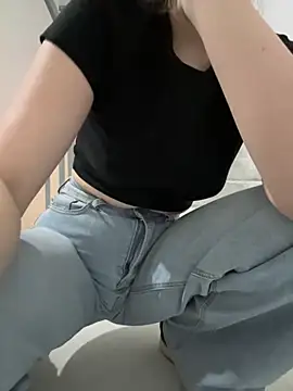 Cumonmme online show from November 2025 08:21:02 PM