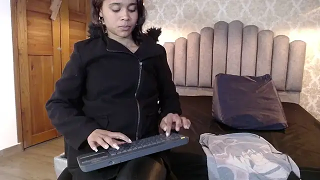 Snapshot of Kristall_06 chatting on September 2025 08:26:01 AM Kristall 06 online show from September 2025 08:26:01 AM