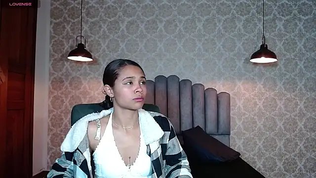 Snapshot of Kristall_06 chatting on September 2025 02:38:02 AM Kristall 06 online show from September 2025 02:38:02 AM