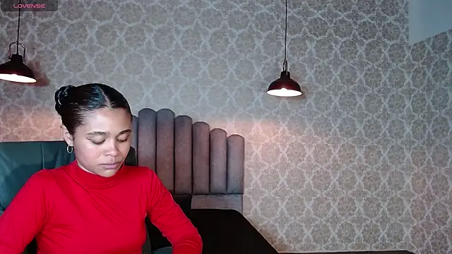 Snapshot of Kristall_06 chatting on October 2025 02:43:02 AM Kristall 06 online show from October 2025 02:43:02 AM