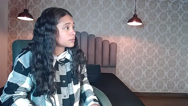 Snapshot of Kristall_06 chatting on October 2025 05:49:01 AM Kristall 06 online show from October 2025 05:49:01 AM