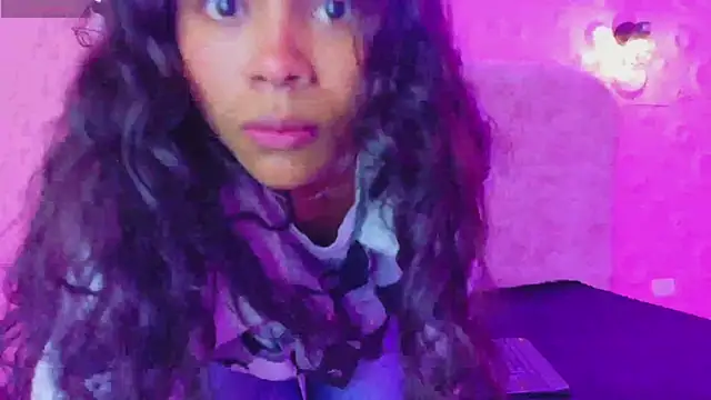 Snapshot of Kristall_06 chatting on October 2025 09:02:01 PM Kristall 06 online show from October 2025 09:02:01 PM