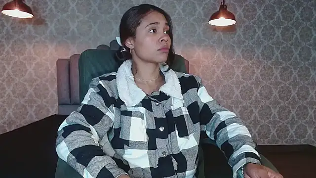 Snapshot of Kristall_06 chatting on October 2025 02:12:02 AM Kristall 06 online show from October 2025 02:12:02 AM