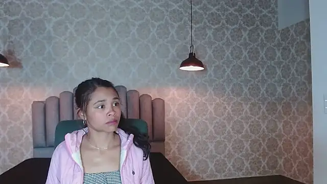 Snapshot of Kristall_06 chatting on October 2025 02:45:01 AM Kristall 06 online show from October 2025 02:45:01 AM