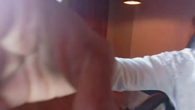 Snapshot of Kristall_06 chatting on November 2025 01:39:01 AM Kristall 06 online show from November 2025 01:39:01 AM