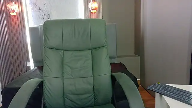 Snapshot of Kristall_06 chatting on November 2025 03:05:01 AM Kristall 06 online show from November 2025 03:05:01 AM