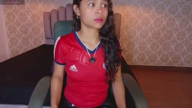 Snapshot of Kristall_06 chatting on November 2025 02:55:01 AM Kristall 06 online show from November 2025 02:55:01 AM