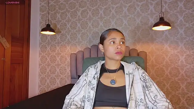 Snapshot of Kristall_06 chatting on November 2025 02:20:01 AM Kristall 06 online show from November 2025 02:20:01 AM