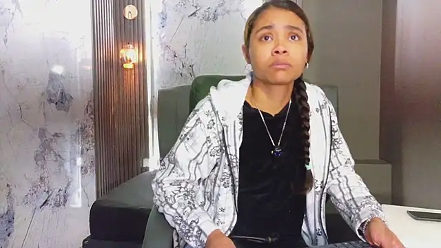 Snapshot of Kristall_06 chatting on December 2025 02:50:02 AM Kristall 06 online show from December 2025 02:50:02 AM