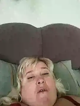 Snapshot of GlamMilena chatting on December 2025 12:11:02 PM GlamMilena online show from December 2025 12:11:02 PM