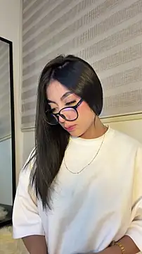 Tessa  Winslow online show from April 2026 06:00:02 AM