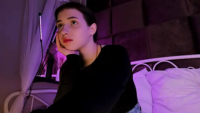 KrissyKits online show from September 2025 04:33:02 AM