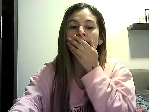 Snapshot of Valery__Rouse_ chatting on April 2026 12:04:01 PM Valery Rouse online show from April 2026 12:04:01 PM