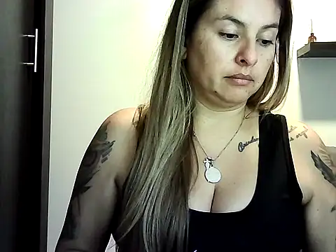 Snapshot of Valery__Rouse_ chatting on June 2026 09:43:02 PM Valery Rouse online show from June 2026 09:43:02 PM
