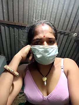 Snapshot of Hot-honi chatting on September 2025 10:32:02 PM Hot-honi online show from September 2025 10:32:02 PM