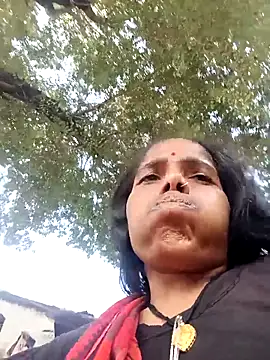 Snapshot of Hot-honi chatting on November 2025 04:33:02 AM Hot-honi online show from November 2025 04:33:02 AM