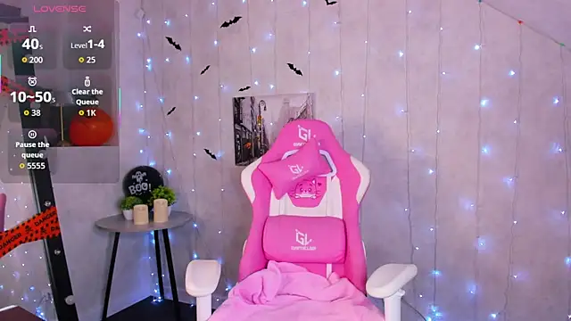 Lynn Martin online show from November 2025 01:08:01 AM