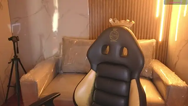  Charlotte Collins  online show from December 2025 02:56:02 PM