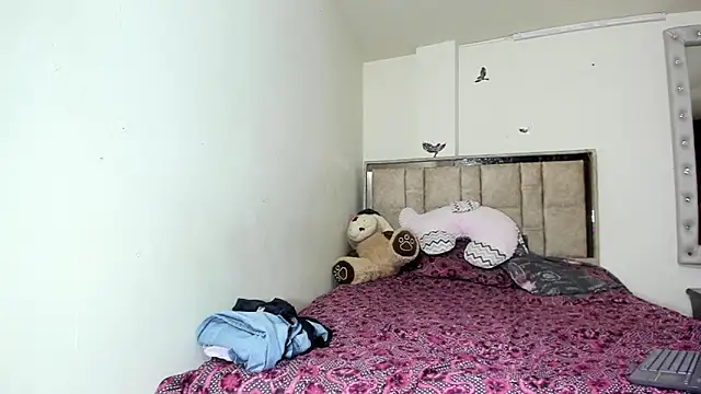 sophiaydaphne online show from November 2025 03:23:01 PM