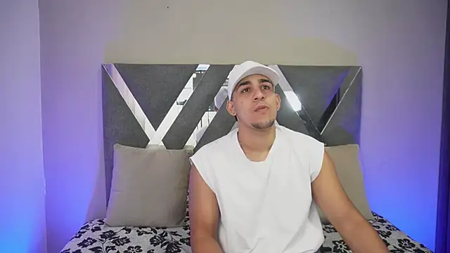 Snapshot of massimo_vidal_ chatting on October 2025 12:22:02 PM massimo vidal  online show from October 2025 12:22:02 PM