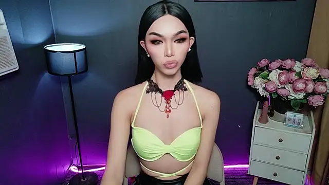 Snapshot of BelindaAbundance chatting on November 2025 10:47:02 AM BelindaAbundance online show from November 2025 10:47:02 AM