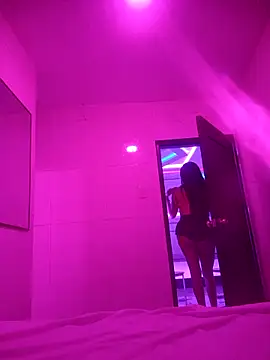 Snapshot of SaraBust chatting on November 2025 09:02:01 PM SaraBust online show from November 2025 09:02:01 PM