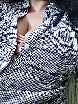 Janvi -Love online show from September 2025 05:39:02 PM