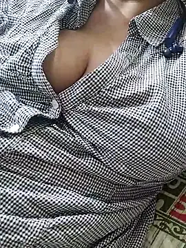 Janvi -Love online show from October 2025 05:32:02 PM