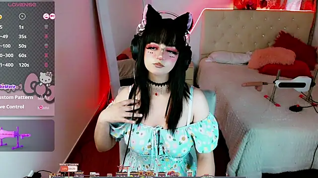 Lunyhose online show from November 2025 08:00:01 PM