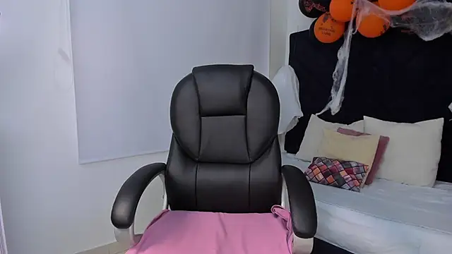 Snapshot of kate_lua chatting on October 2025 12:27:02 PM kate lua online show from October 2025 12:27:02 PM