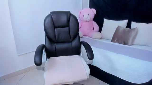 Snapshot of kate_lua chatting on November 2025 11:43:02 AM kate lua online show from November 2025 11:43:02 AM