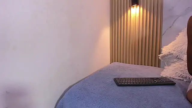 Valentinaliux  online show from March 2026 11:47:01 AM