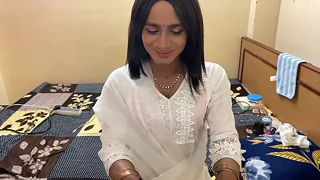 Snapshot of LuvLayla chatting on February 2026 05:38:02 PM LuvLayla online show from February 2026 05:38:02 PM