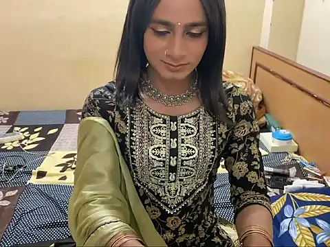 Snapshot of LuvLayla chatting on February 2026 04:45:02 PM LuvLayla online show from February 2026 04:45:02 PM