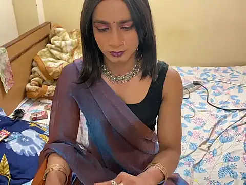 Snapshot of LuvLayla chatting on February 2026 08:37:01 PM LuvLayla online show from February 2026 08:37:01 PM